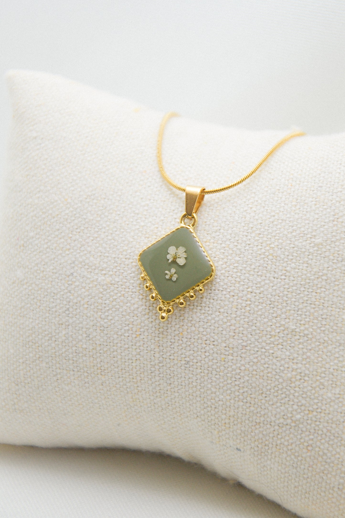 Flower necklace
