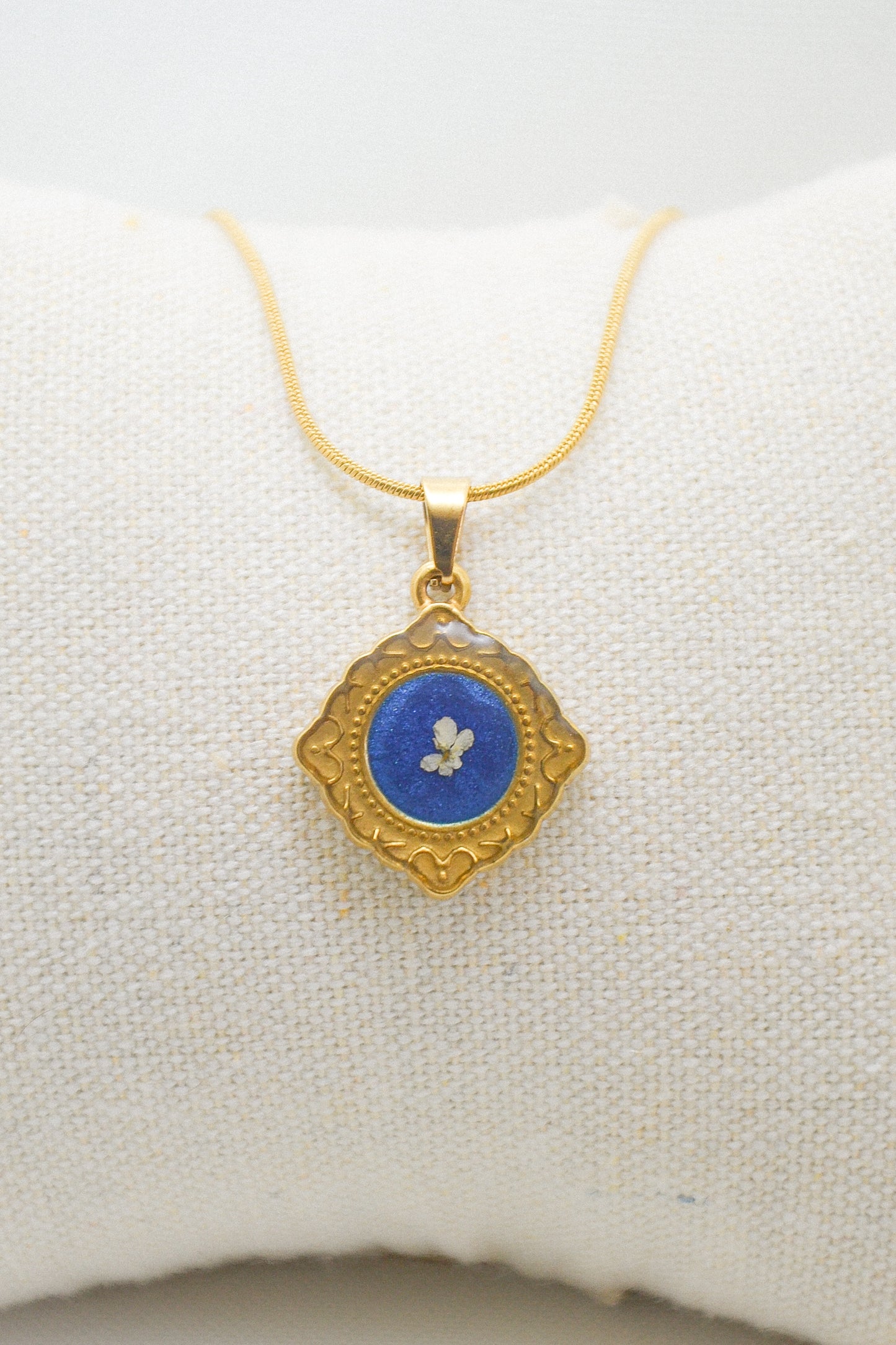 Flower necklace