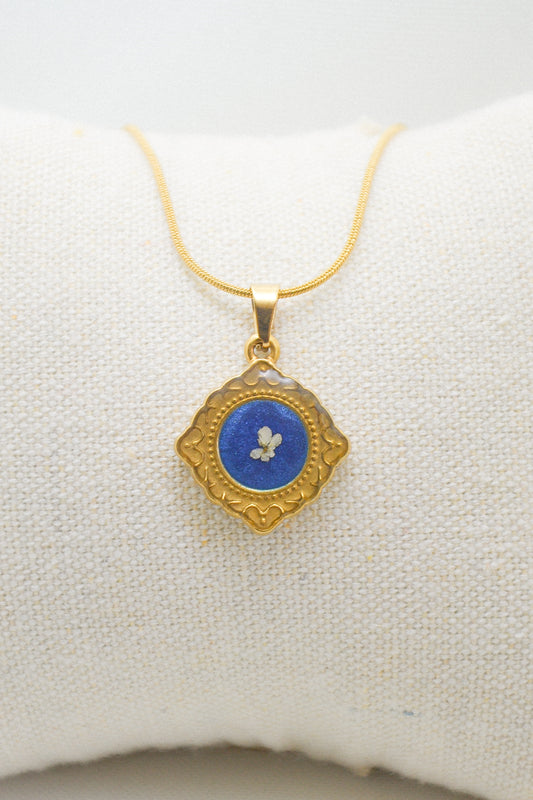 Flower necklace