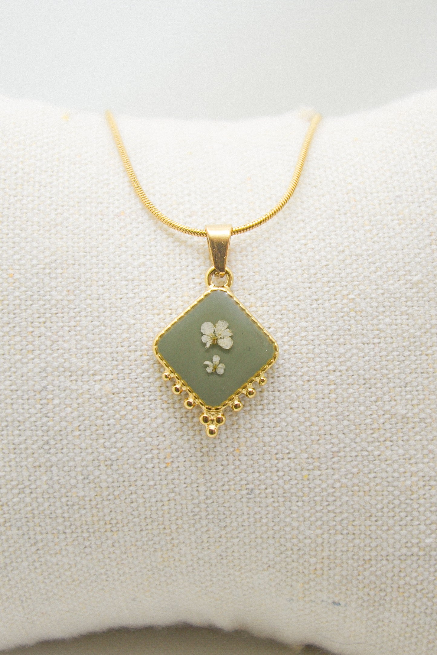 Flower necklace