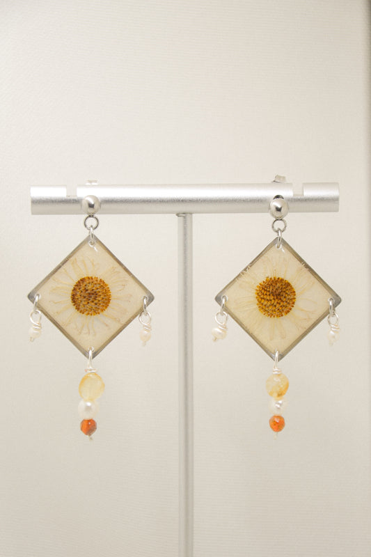 Daisy & Pearl earrings