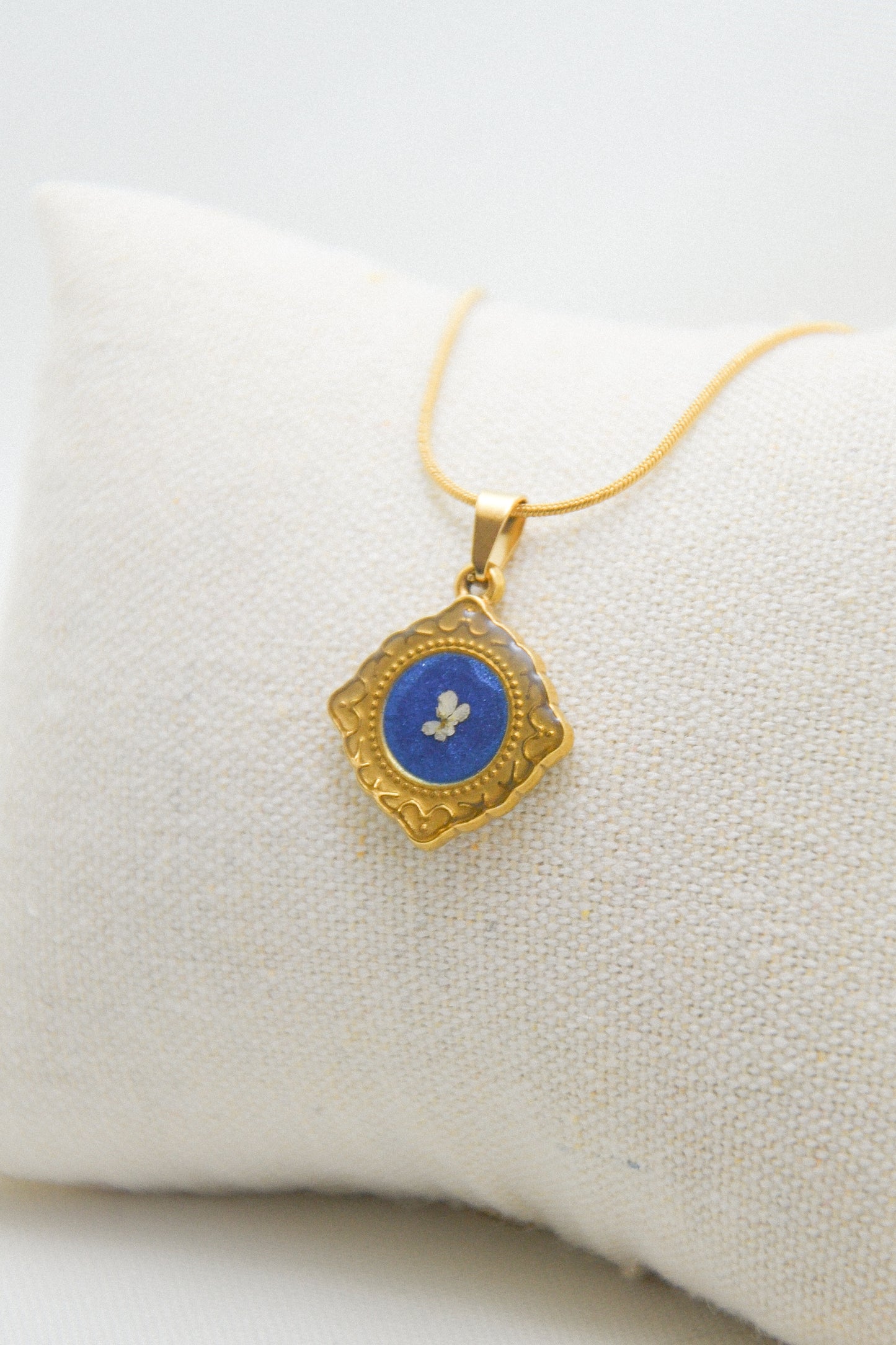 Flower necklace